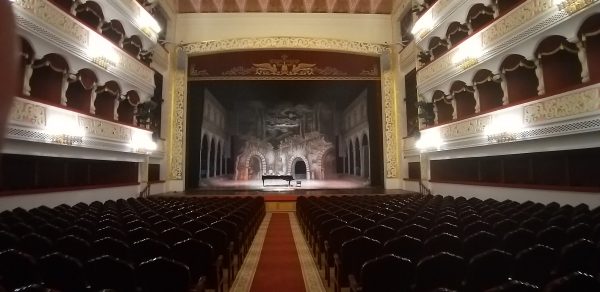 Астрахань театр