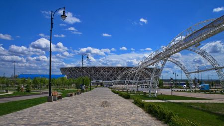 Волгоград парк Победы и стадион Волгоград-Арена вдалеке