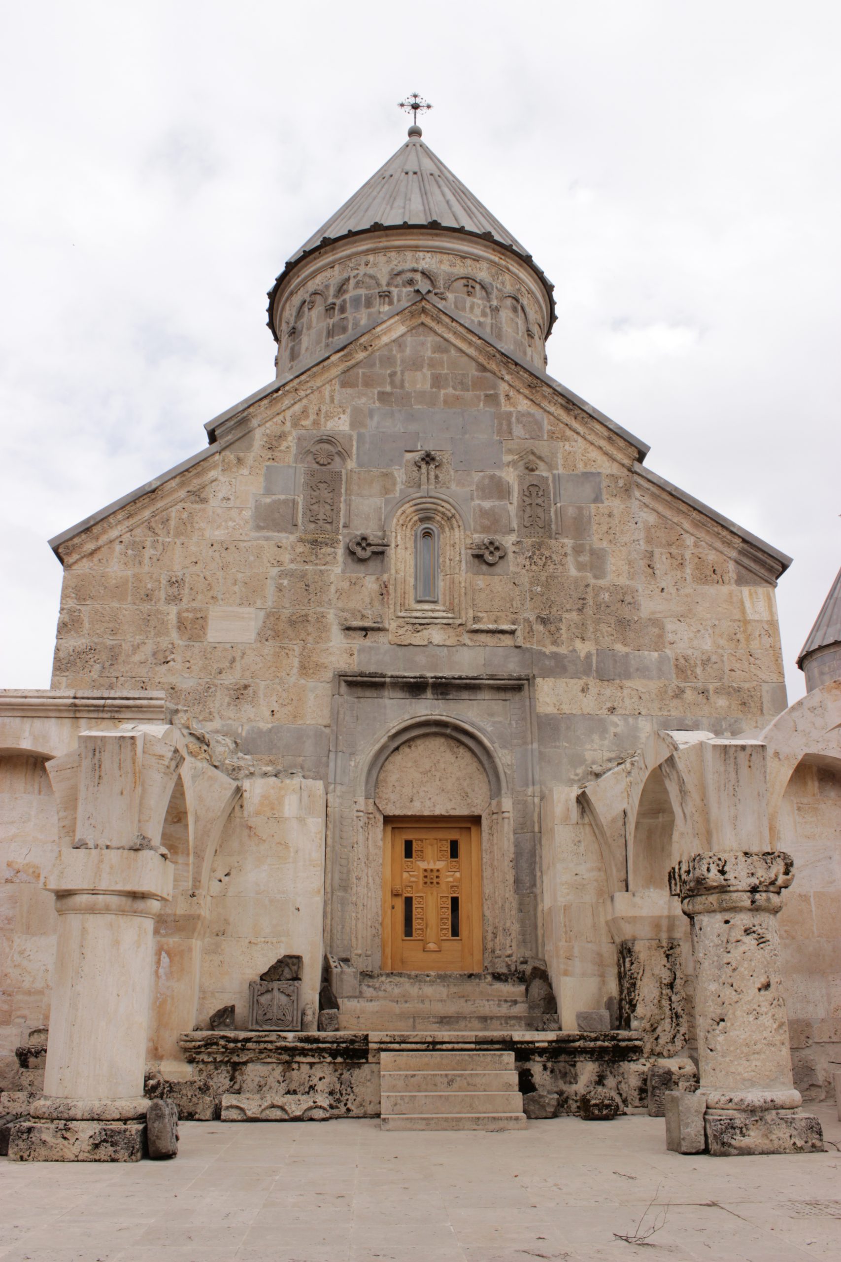 Старинный армянский храм в Марнеули