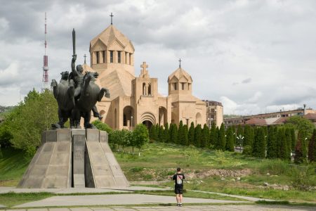 Армения Статуя Зоравара Андраника